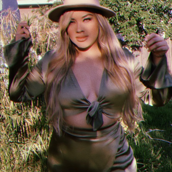 Meet your Posher, Sirena - Picture 1 of 1